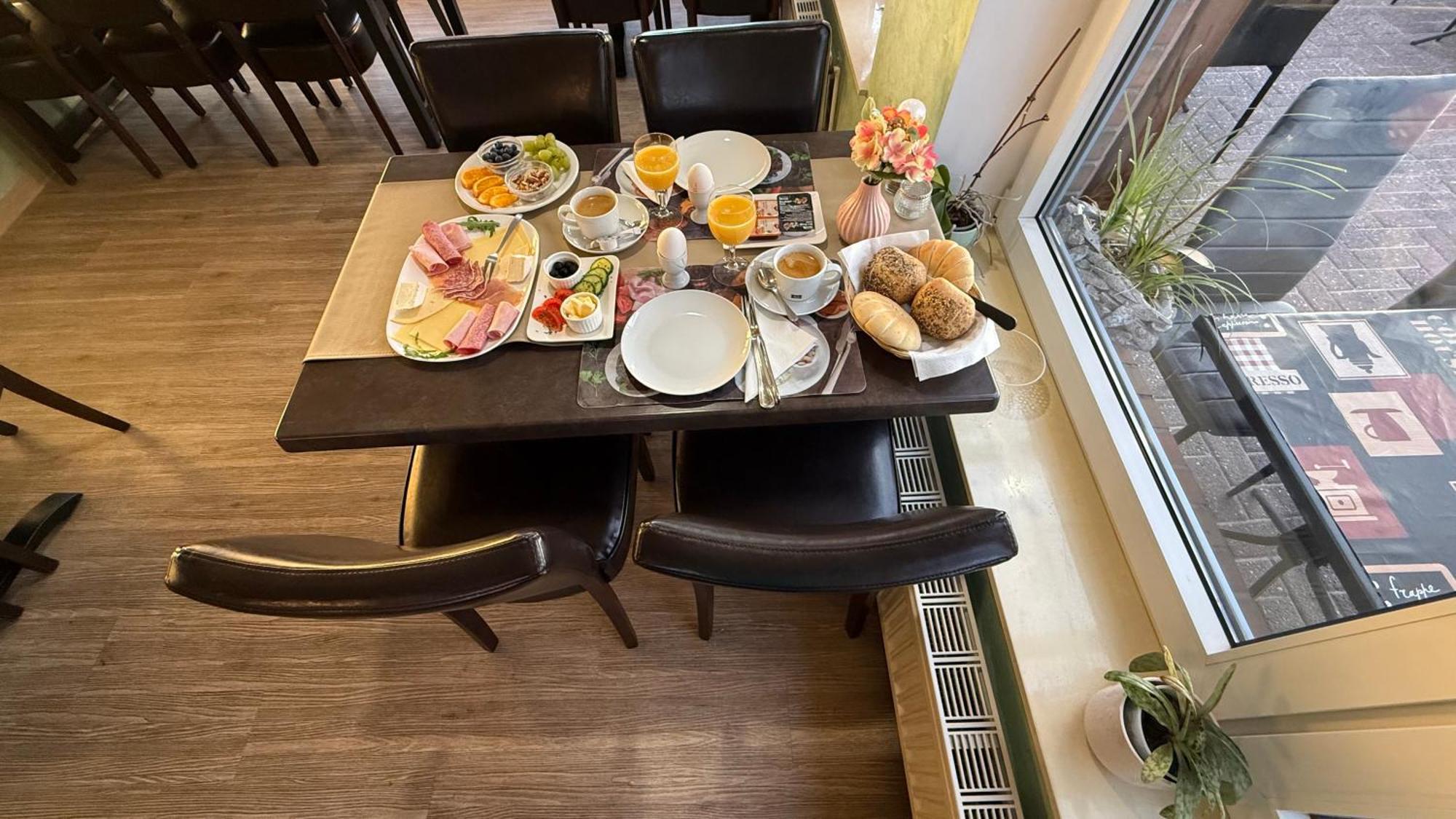 Pension Restaurant Pizzeria Lion ครุมเฮิร์น ภายนอก รูปภาพ